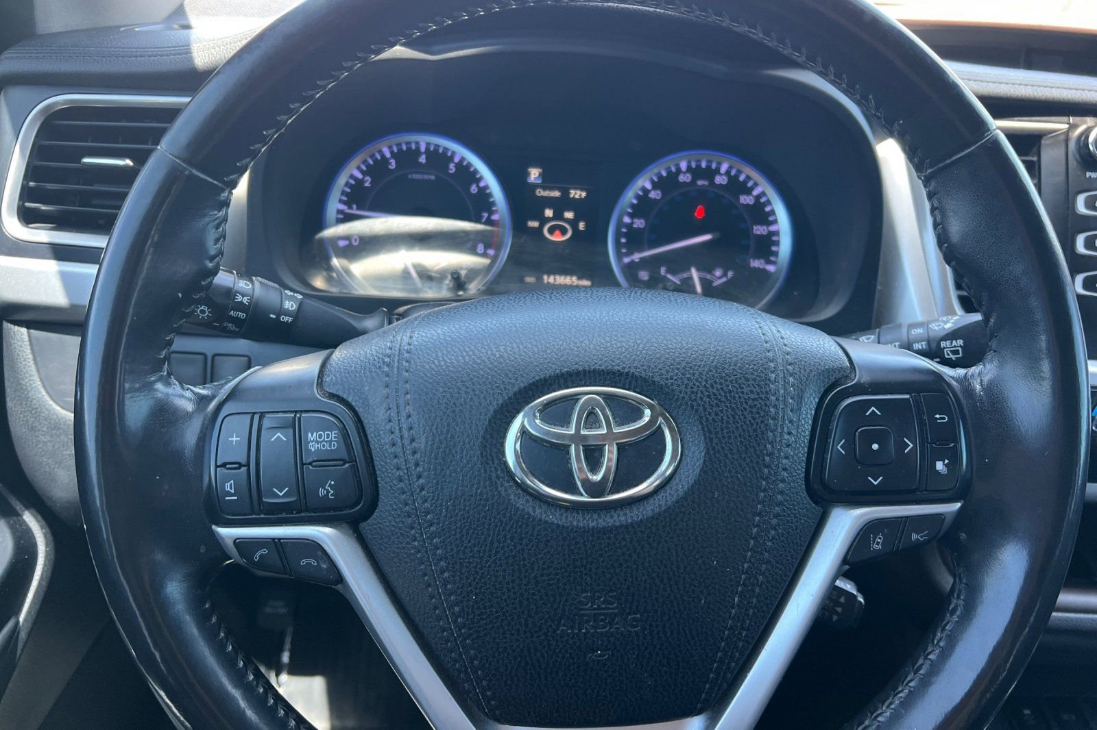 Used 2018 Toyota Highlander XLE AWD/4WD image 25