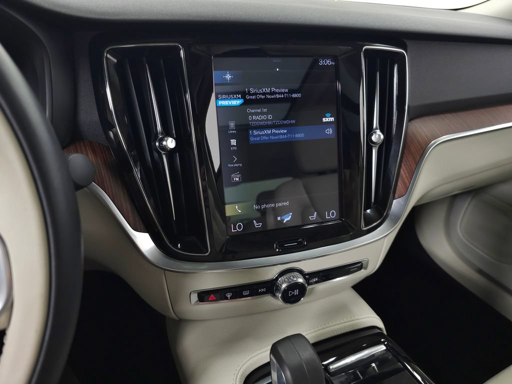 Certified 2022 Volvo S60 T8 R-Design Expression w/ Advanced Package AWD/4WD image 24