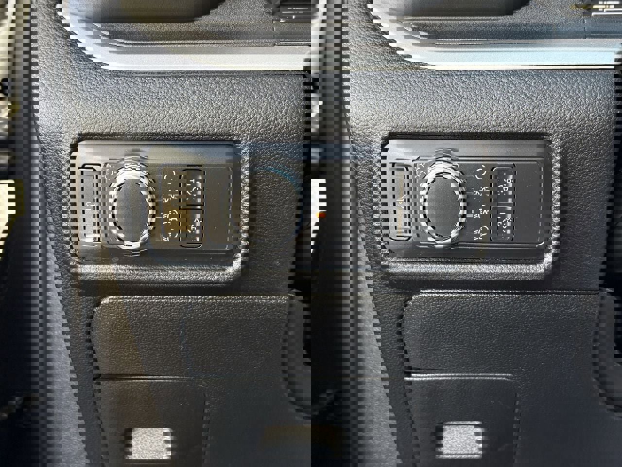 Used 2022 Ford Explorer XLT image 23