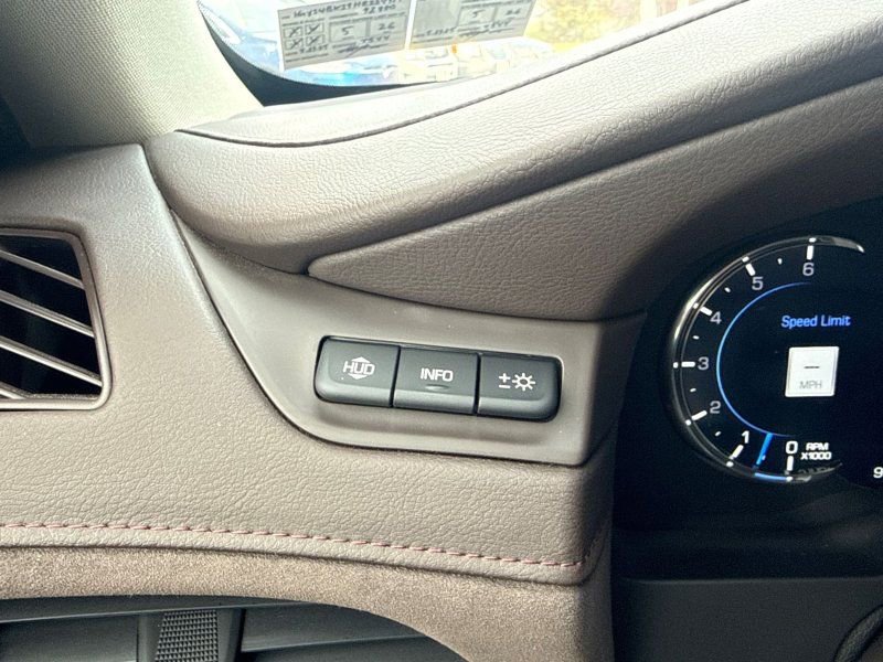 Used 2017 Cadillac Escalade Luxury image 32