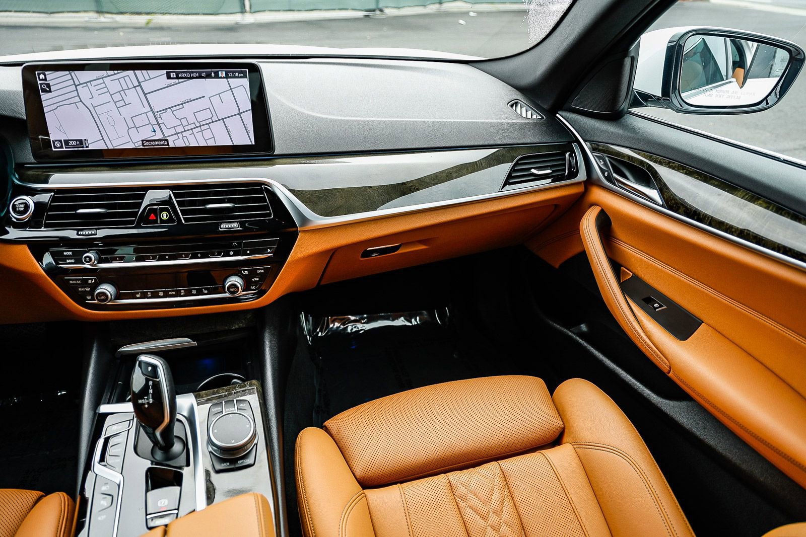 Used 2021 BMW 530e w/ Parking Assistance Package image 15