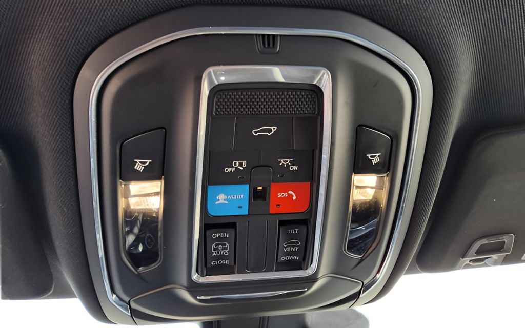 Used 2023 Jeep Grand Cherokee Altitude AWD/4WD image 9