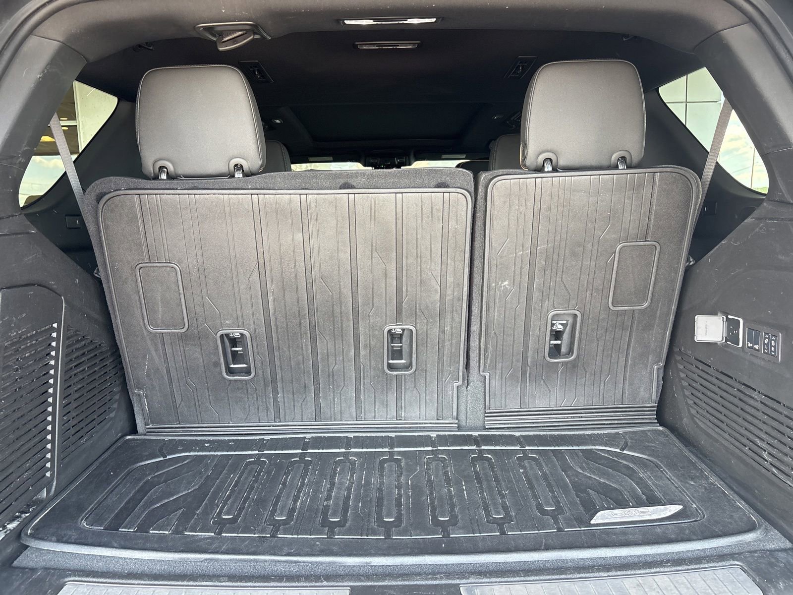 Used 2024 GMC Yukon AT4 w/ AT4 Premium Package AWD/4WD image 19