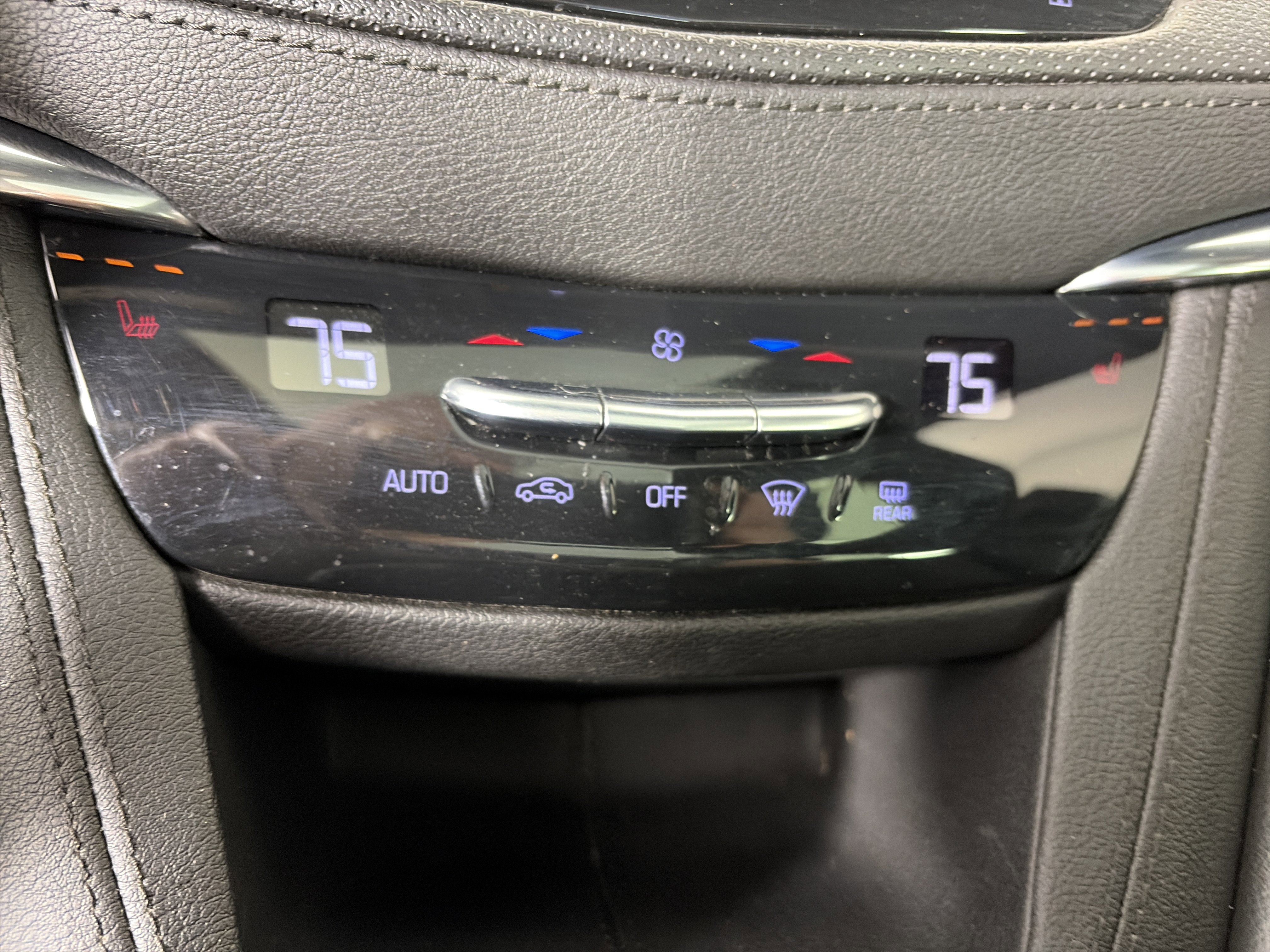 Used 2020 Cadillac XT5 Premium Luxury image 22