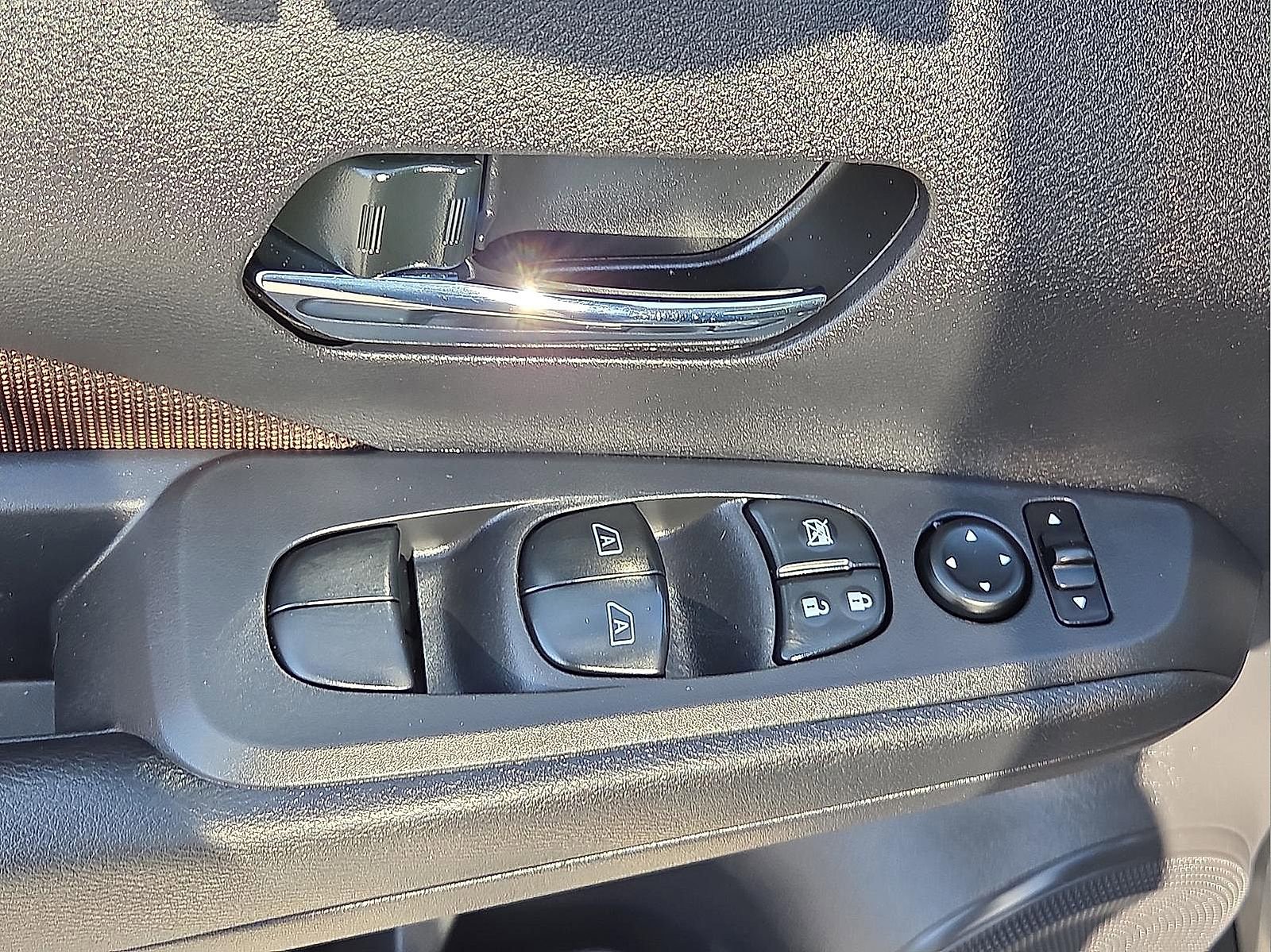 Used 2023 Nissan Kicks SR FWD image 13