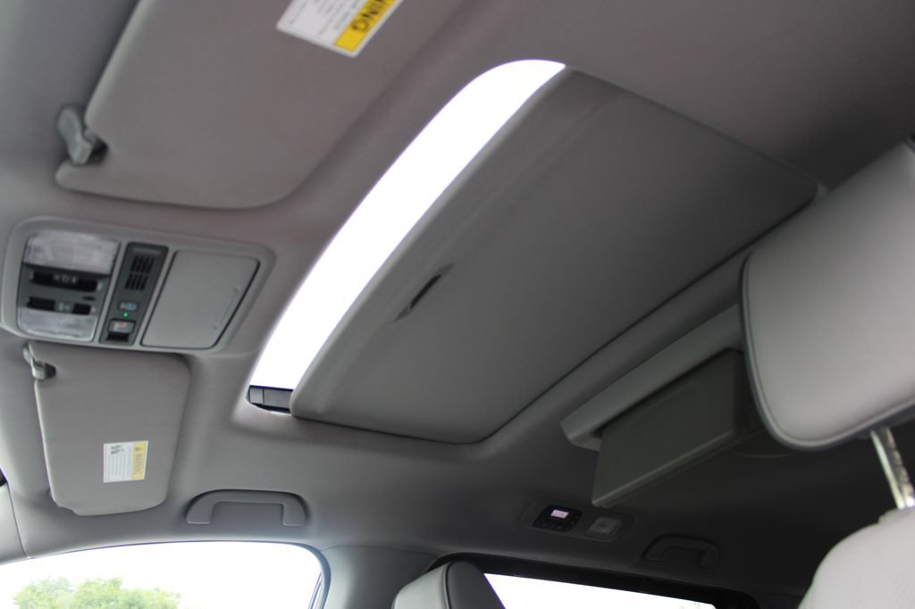 Used 2023 Honda Odyssey Elite image 35
