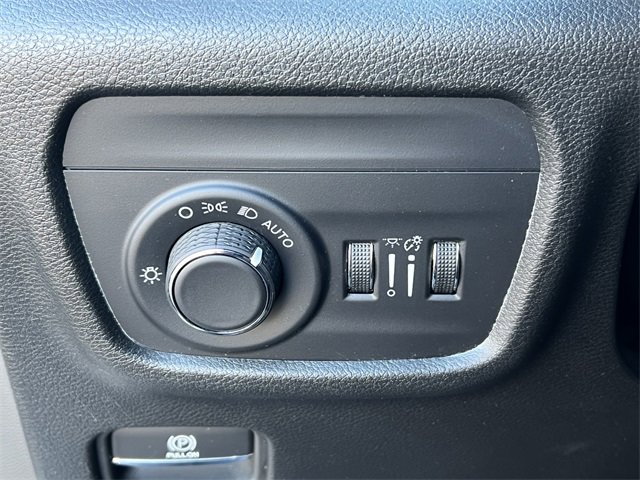 Certified 2023 Jeep Grand Cherokee Altitude image 18