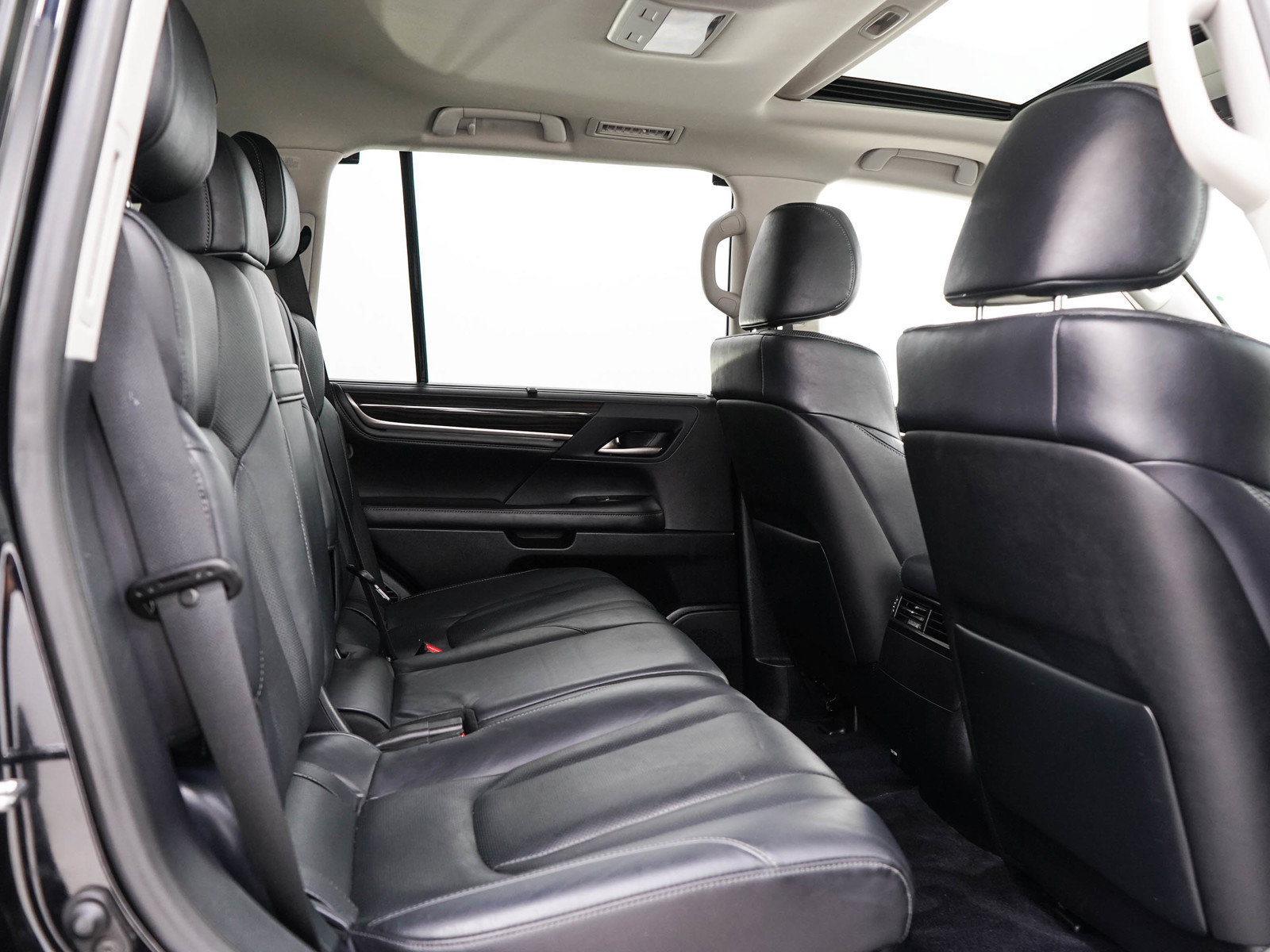 Used 2018 Lexus LX 570 4WD image 16