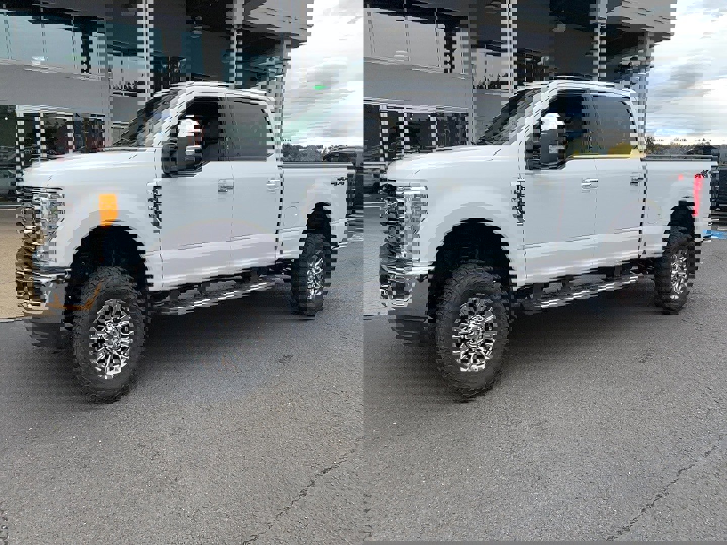Used 2017 Ford F350 XLT w/ XLT Premium Package image 2