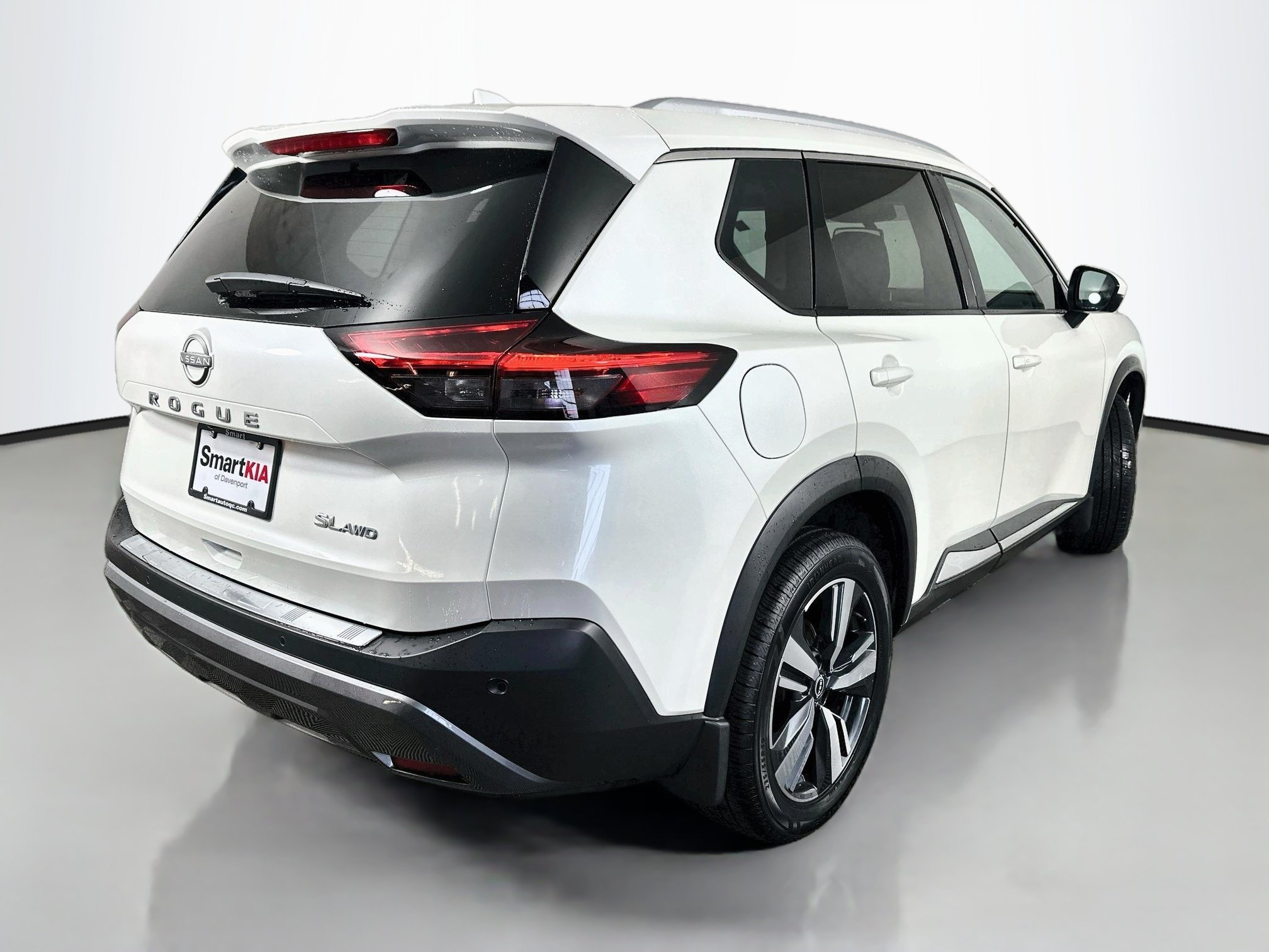 Used 2023 Nissan Rogue SL AWD/4WD image 7