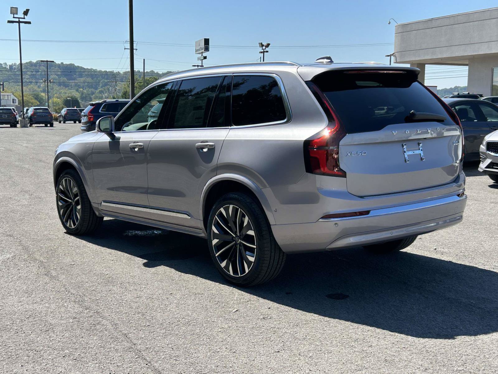 New 2026 Volvo XC90 B5 Plus w/ Protection Package Premier AWD/4WD image 5