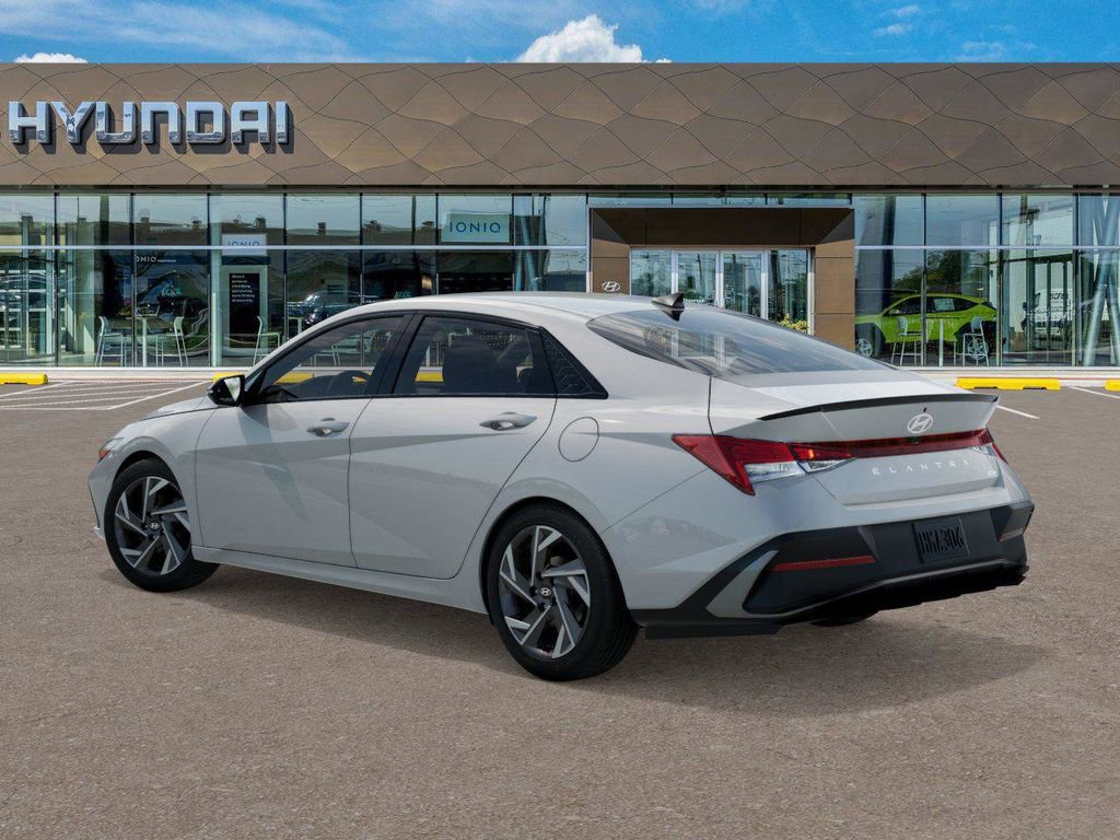 New 2025 Hyundai Elantra SEL image 5