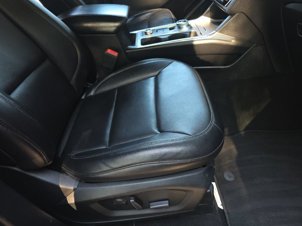 Used 2020 Ford Explorer XLT w/ Equipment Group 202A AWD/4WD image 22