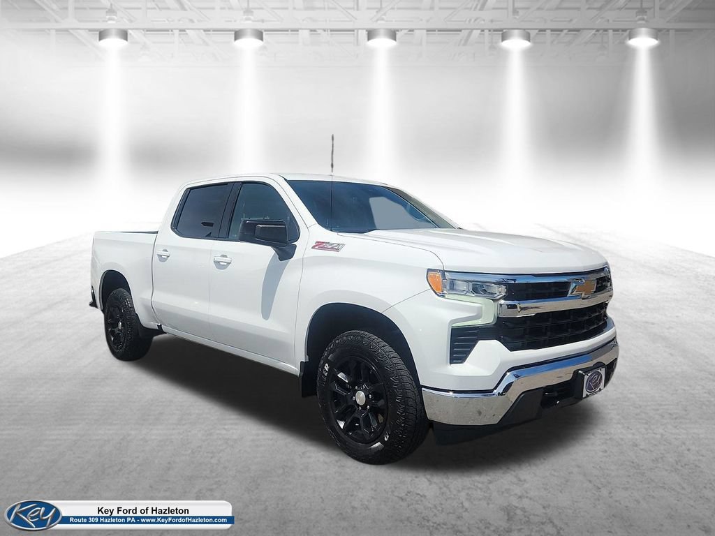 Used 2022 Chevrolet Silverado 1500 LT w/ Z71 Off-Road Package AWD/4WD image 1