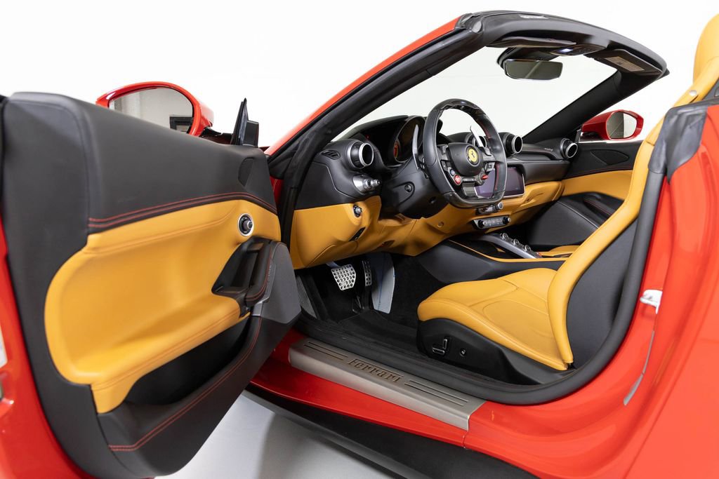 Used 2020 Ferrari Portofino image 28