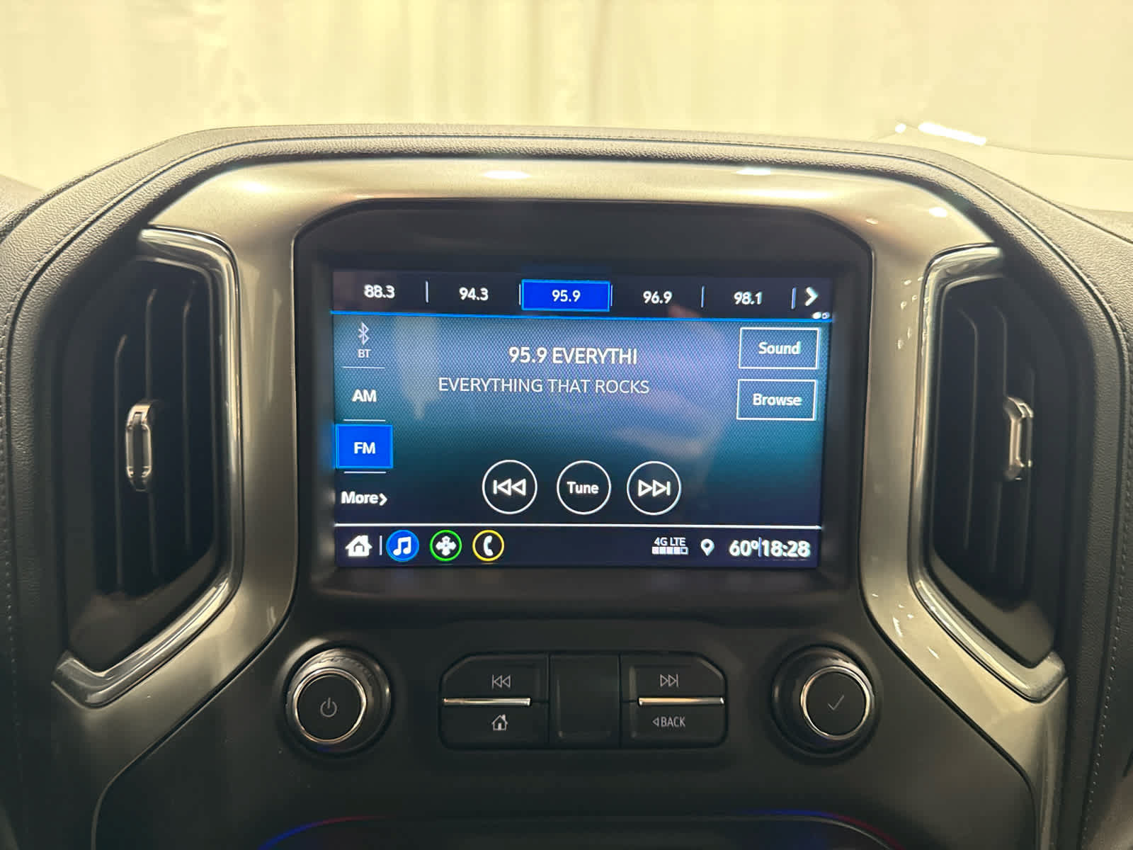 Certified 2021 Chevrolet Silverado 2500 LT w/ Convenience Package AWD/4WD image 25