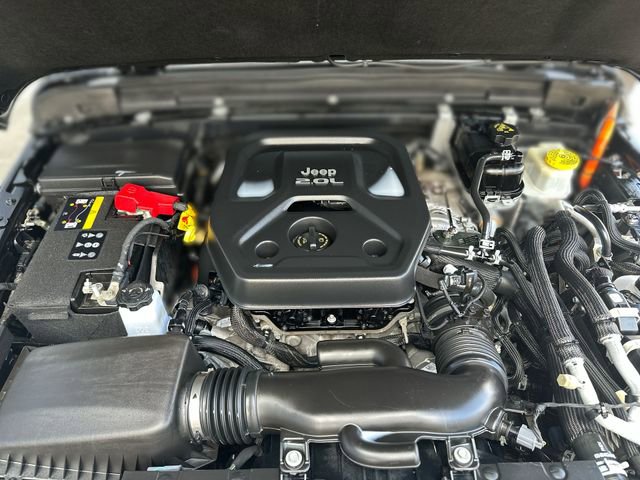 Used 2022 Jeep Wrangler Unlimited Sahara AWD/4WD image 28