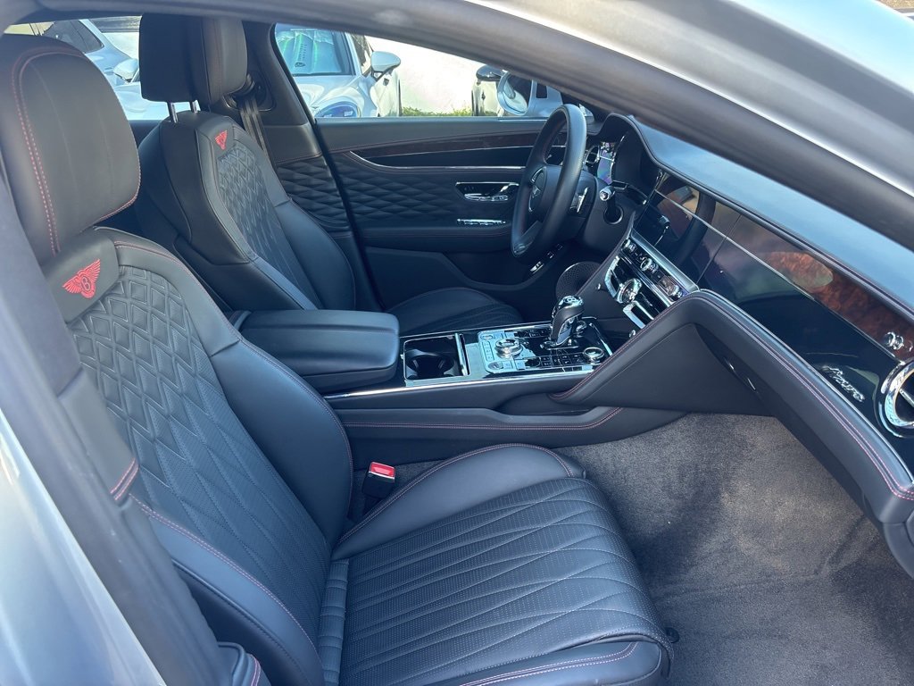 Used 2023 Bentley Flying Spur Azure image 6