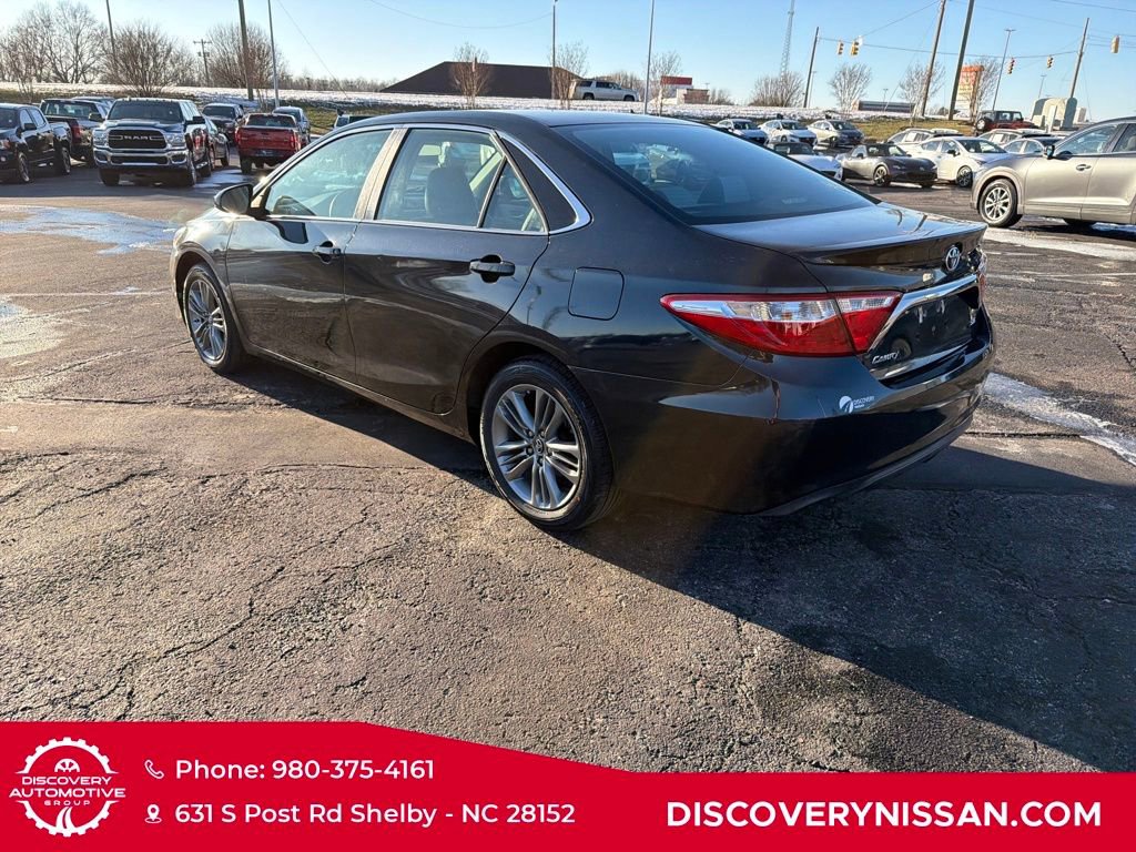 Used 2017 Toyota Camry SE image 5
