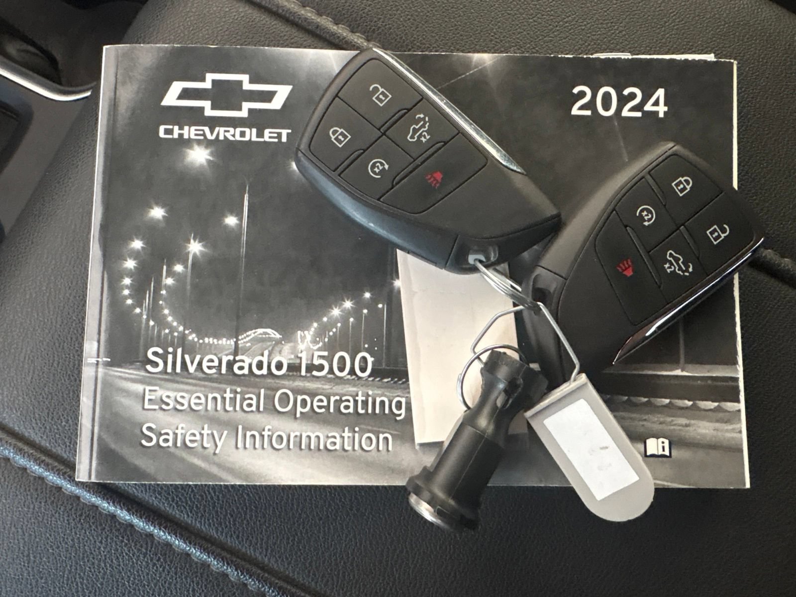Used 2024 Chevrolet Silverado 1500 LT Trail Boss w/ Convenience Package II AWD/4WD image 31