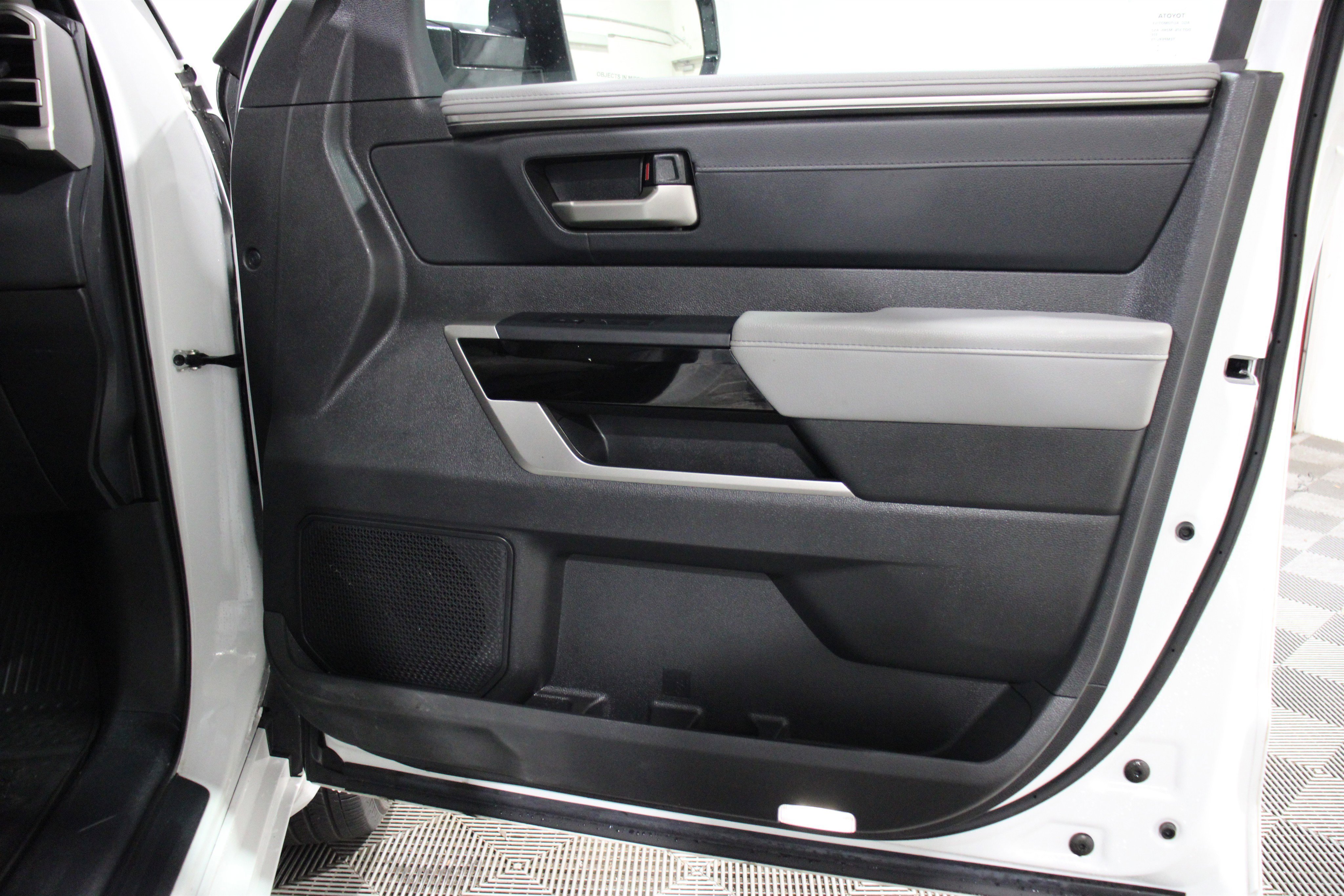 Used 2024 Toyota Tundra Limited image 25