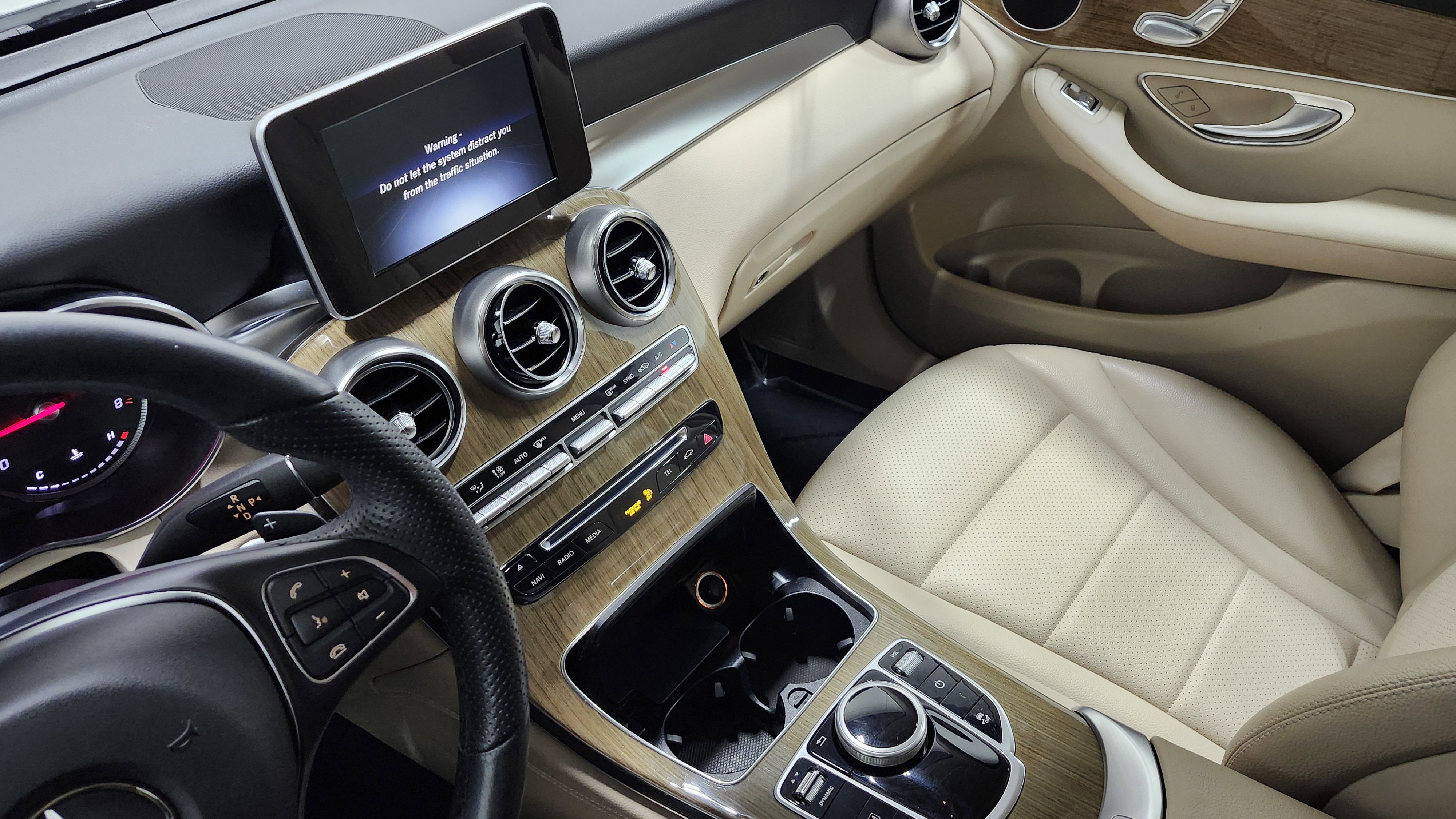 Used 2019 Mercedes-Benz GLC 300 w/ Premium Package image 28