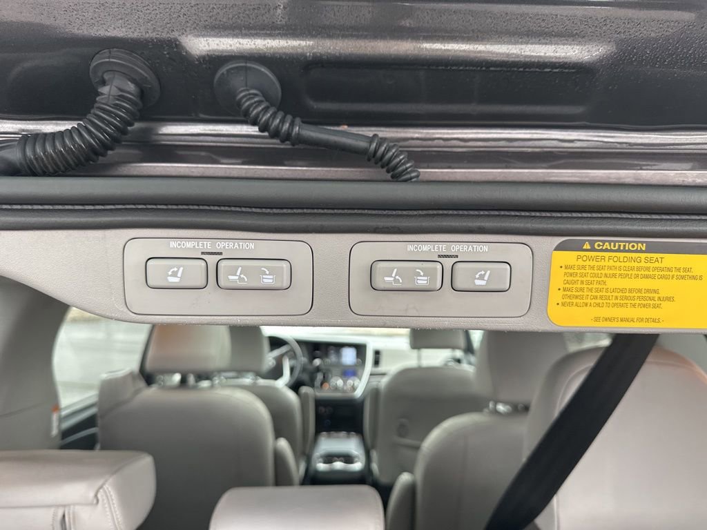 Used 2020 Toyota Sienna Limited Premium w/ Carpet Mat Package image 29