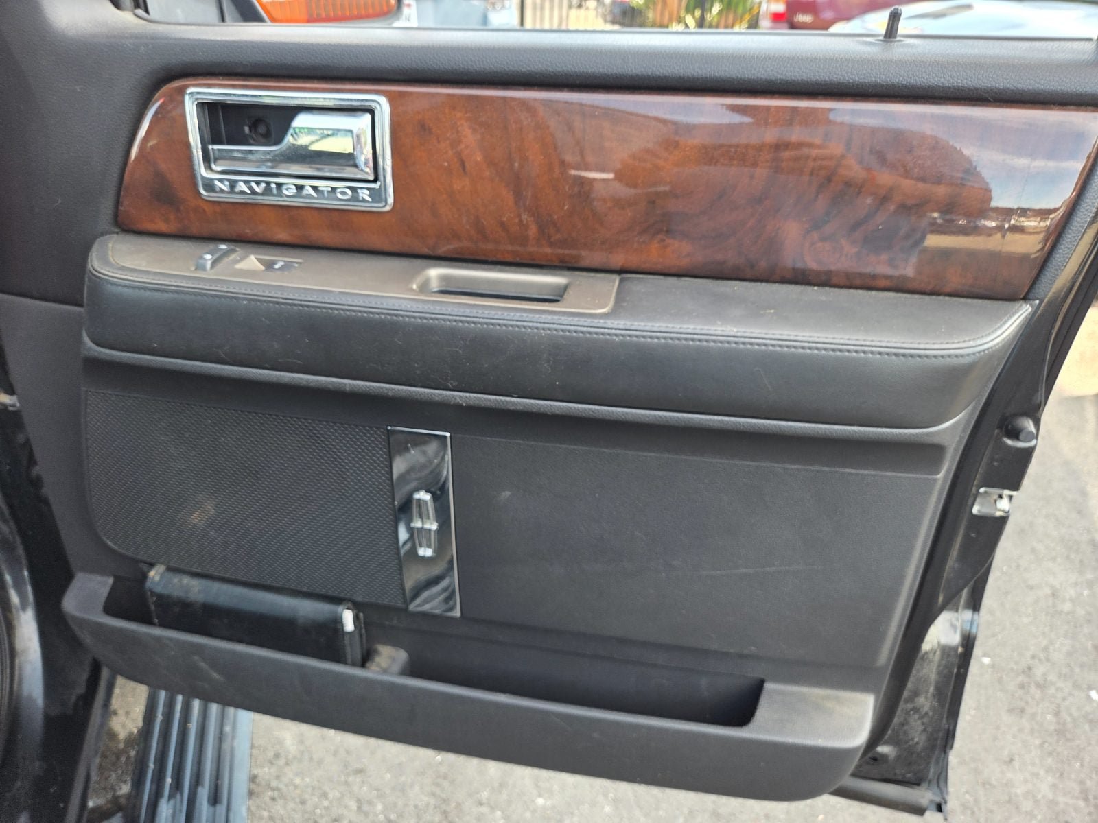 Used 2014 Lincoln Navigator 4WD image 16