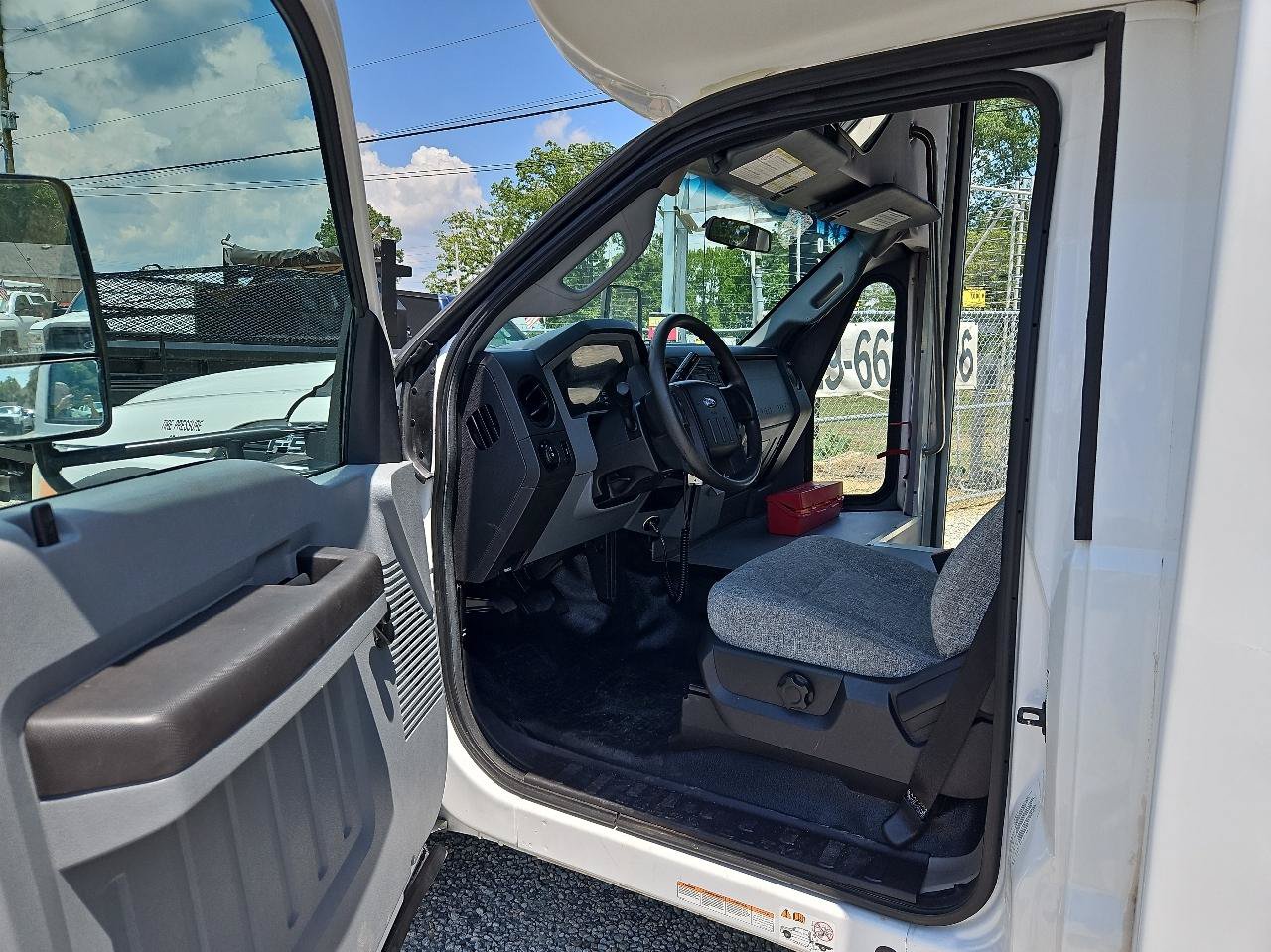 Used 2016 Ford F550 Luxury RWD image 9