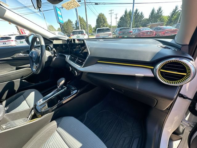 Used 2024 Chevrolet Trax LT w/ Driver Confidence Package FWD image 31