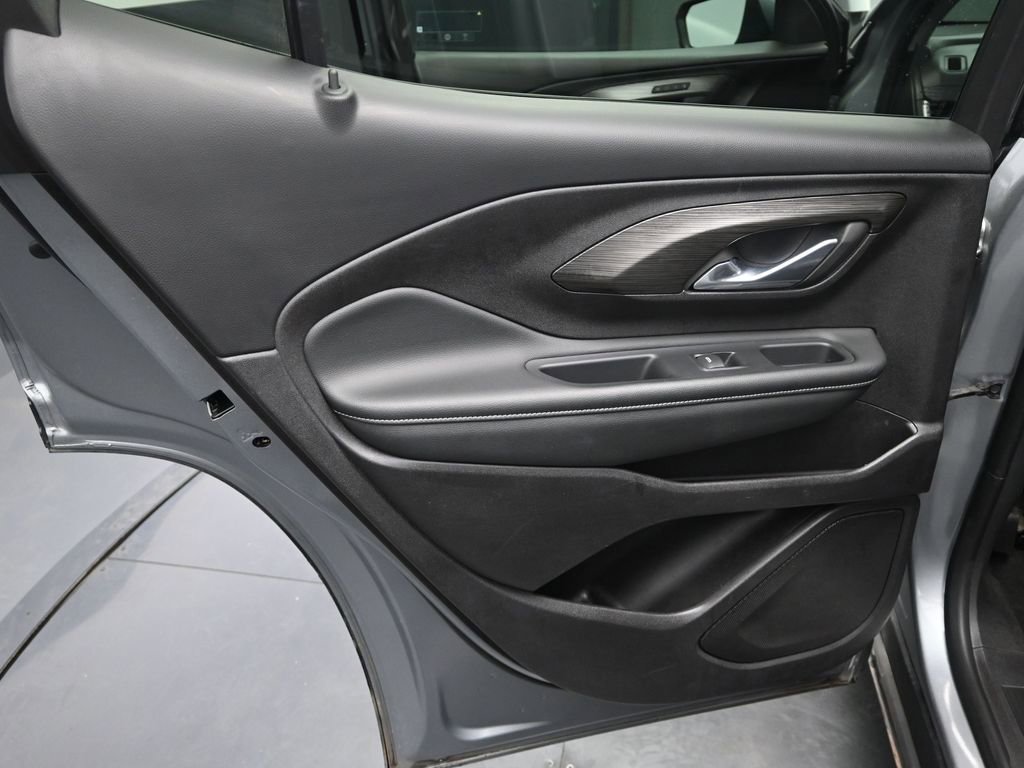 Used 2024 GMC Terrain SLT image 13