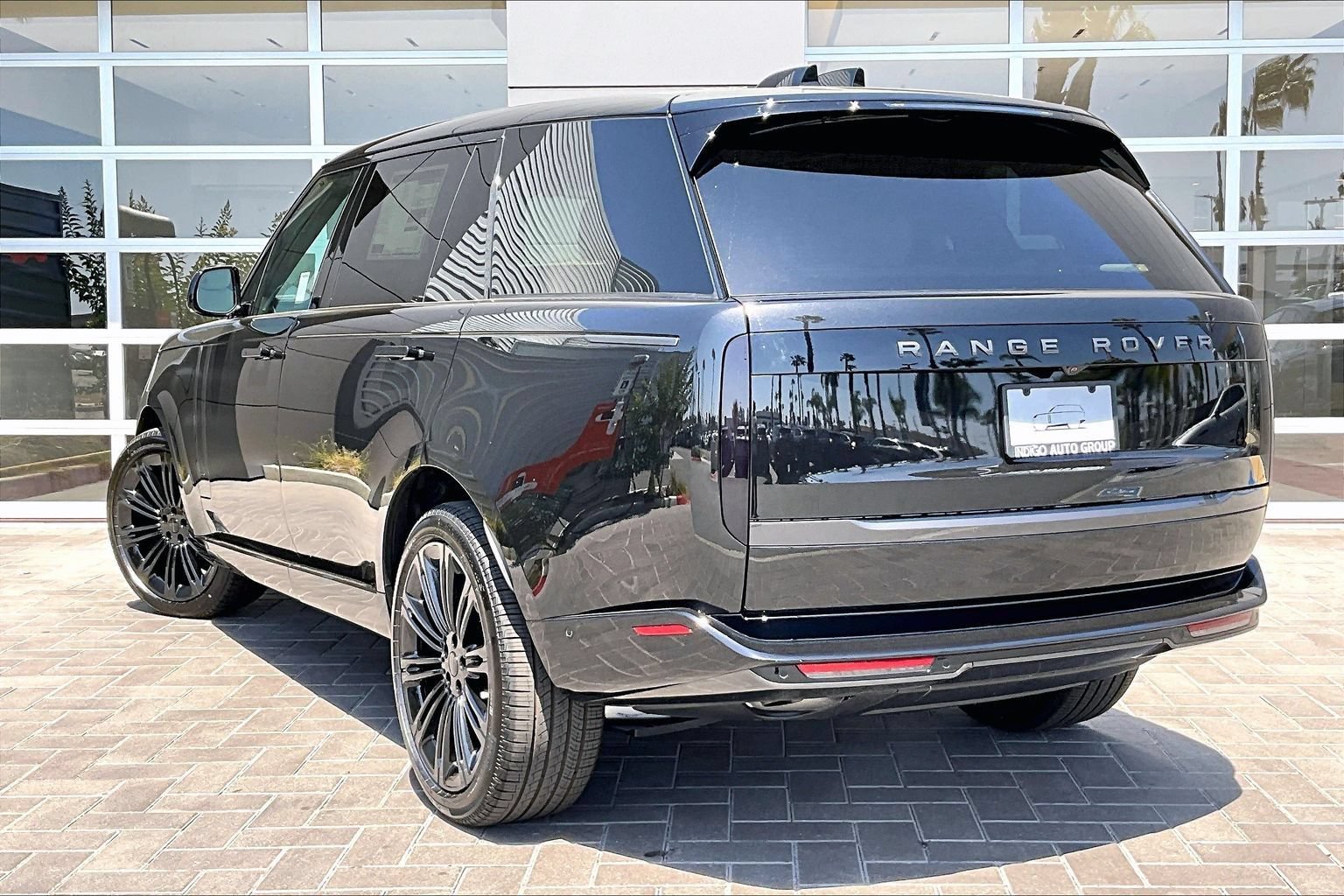 New 2026 Land Rover Range Rover Long Wheelbase SE AWD/4WD image 3