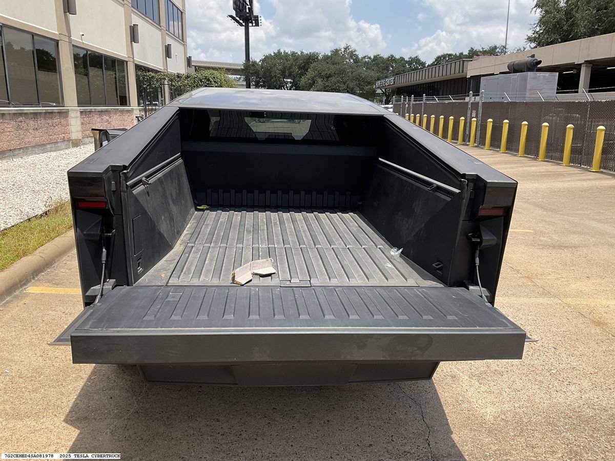 Used 2025 Tesla Cybertruck AWD Crew Cab image 11