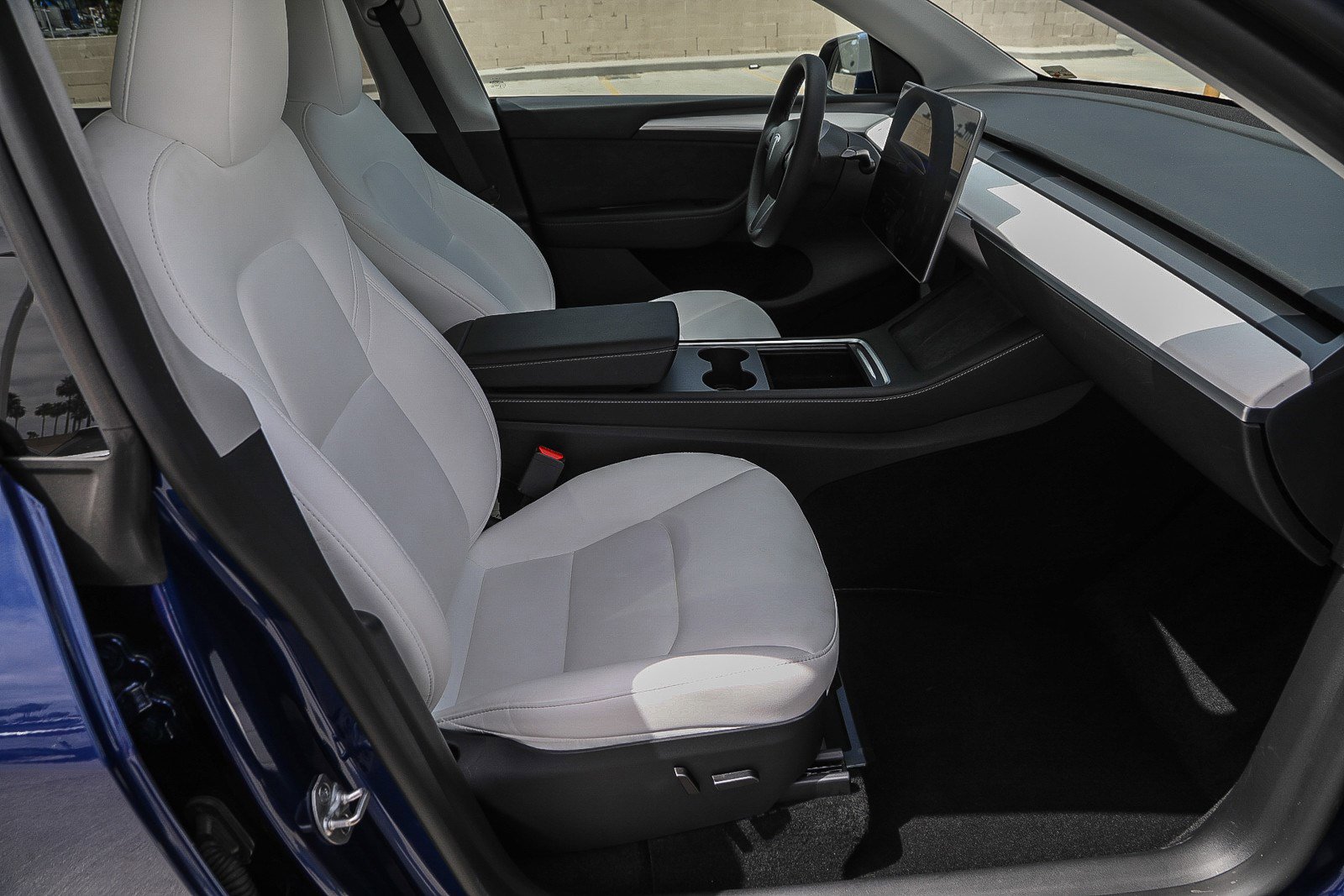 Used 2024 Tesla Model Y Long Range RWD image 16