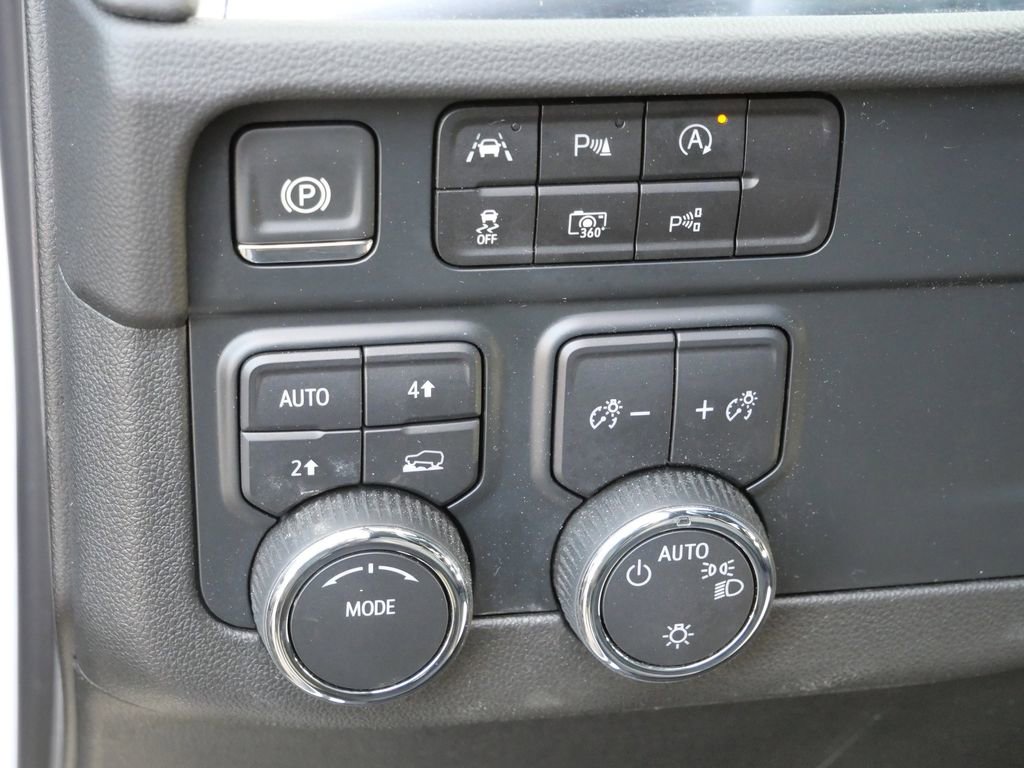 Used 2025 Chevrolet Tahoe LT image 38