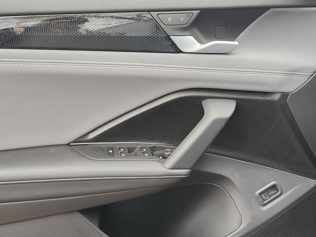 New 2026 Volkswagen Tiguan SE image 12