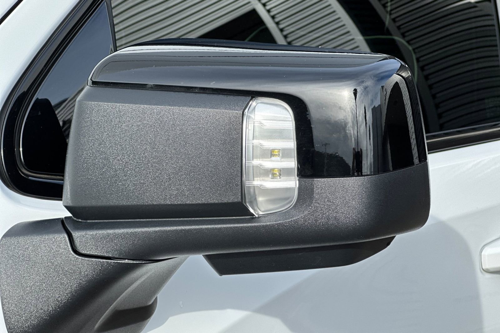 Used 2025 GMC Sierra 1500 AT4X image 40