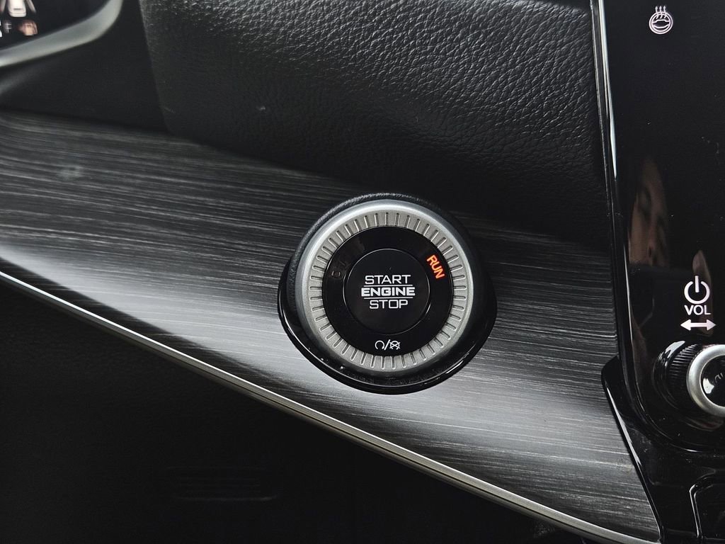 Used 2024 Jeep Wagoneer Series II w/ Flexible Seating Group image 21