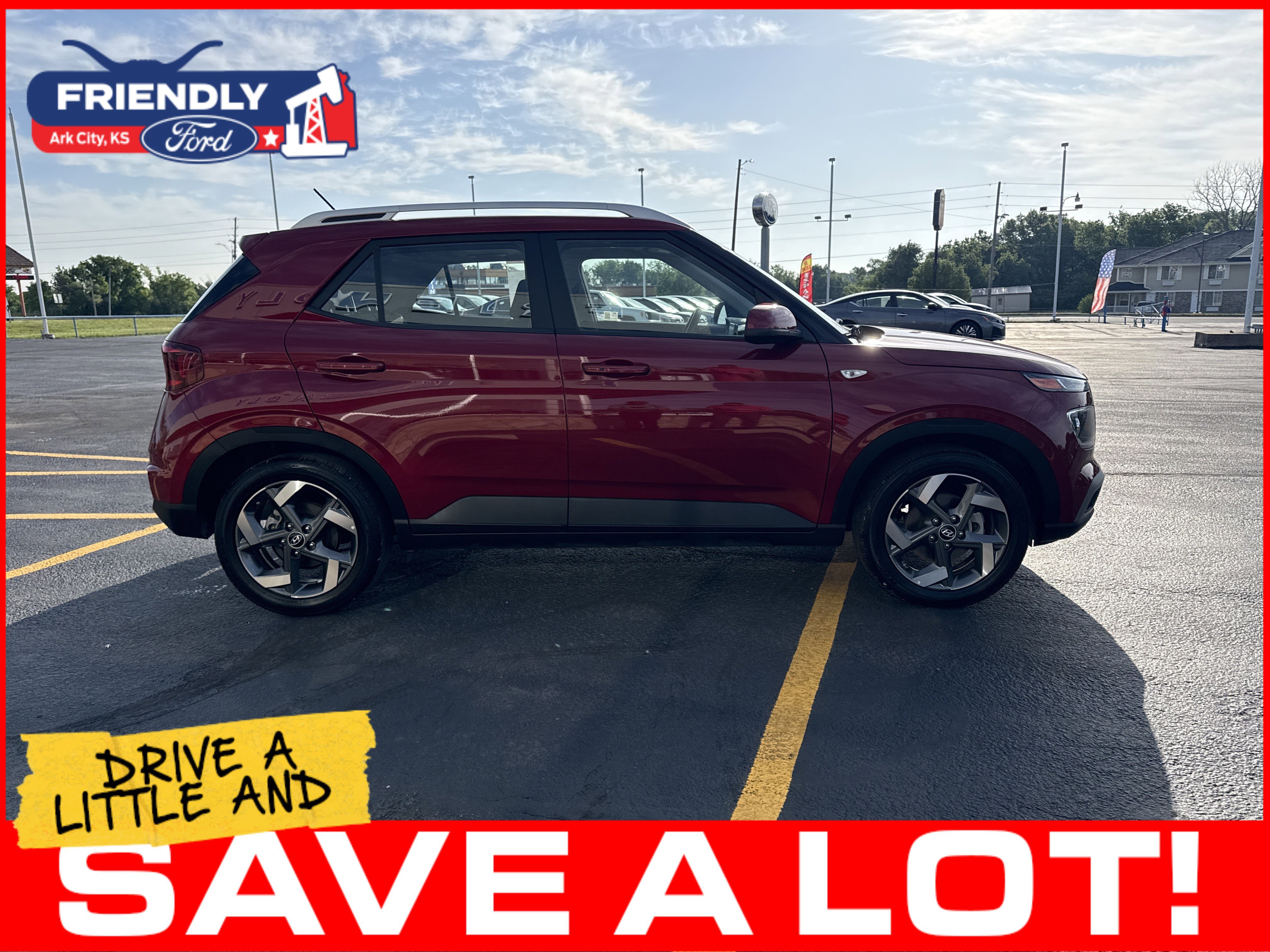 Used 2025 Hyundai Venue SEL FWD image 4