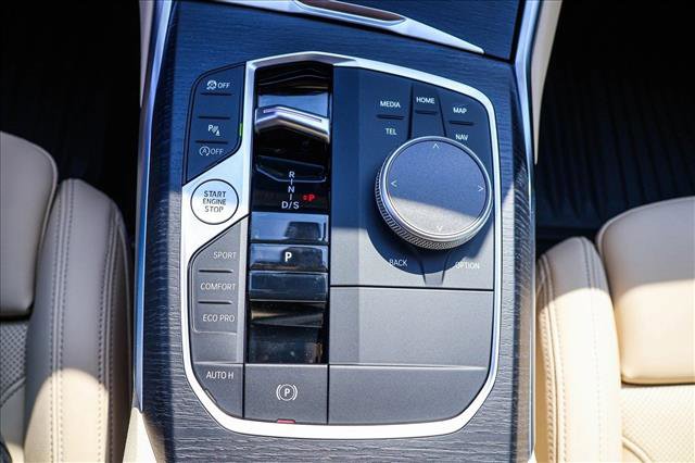 Certified 2025 BMW 330i xDrive Sedan w/ Convenience Package image 19