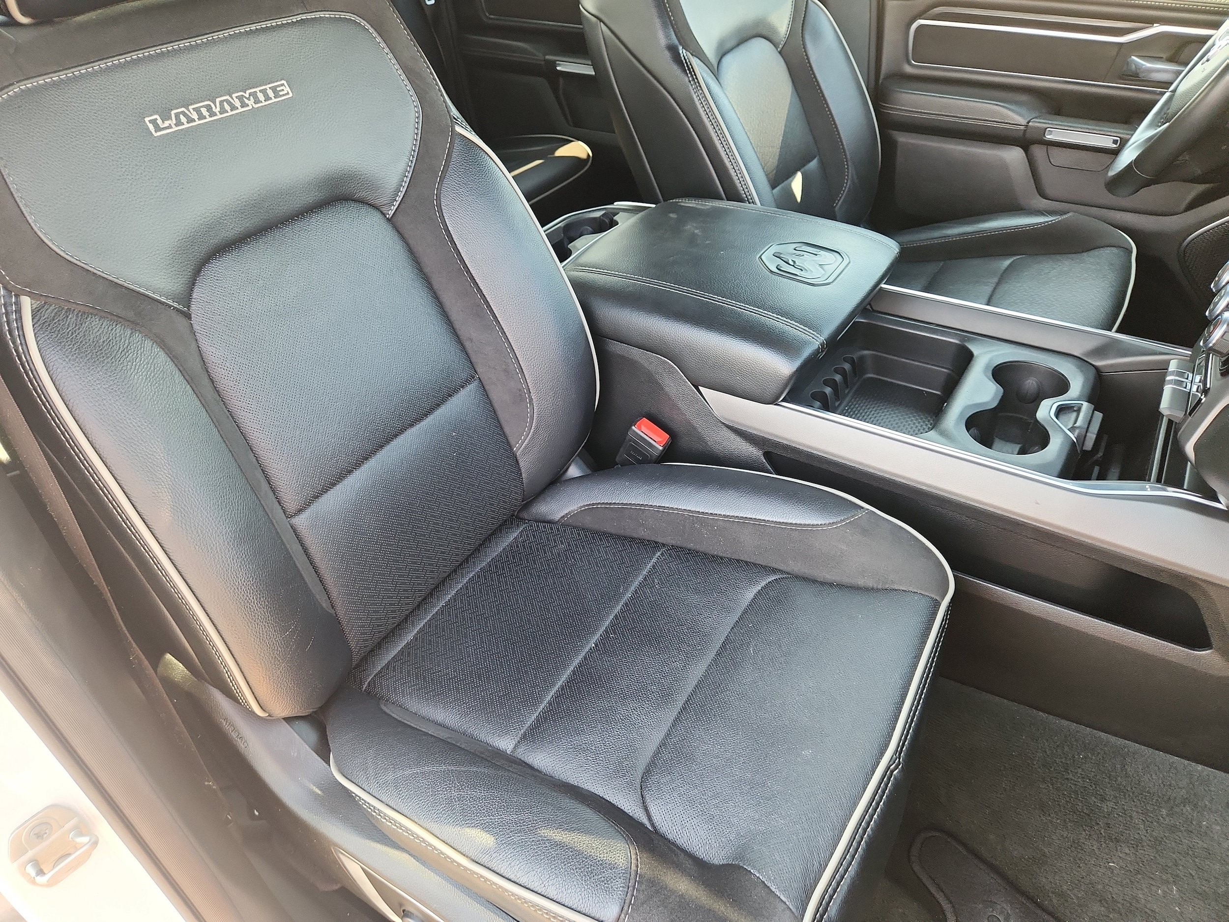 Used 2024 RAM 1500 Laramie AWD/4WD image 14