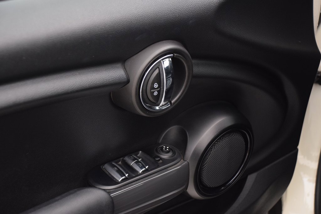 Used 2018 MINI Cooper Convertible image 19