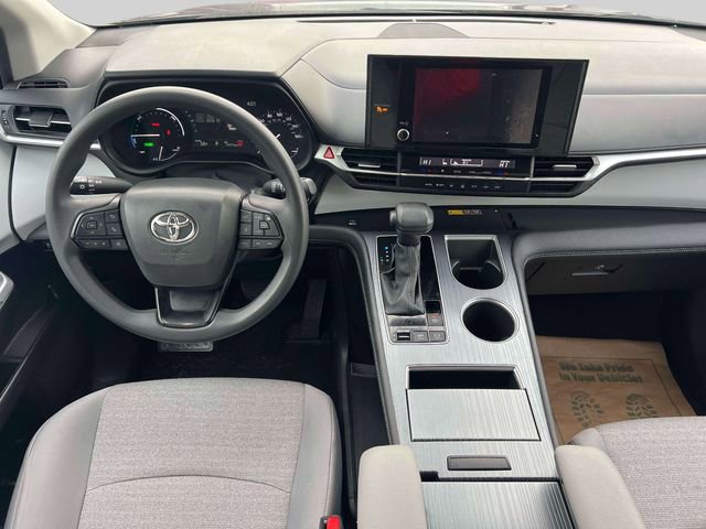 Used 2025 Toyota Sienna LE w/ LE Plus Package image 15