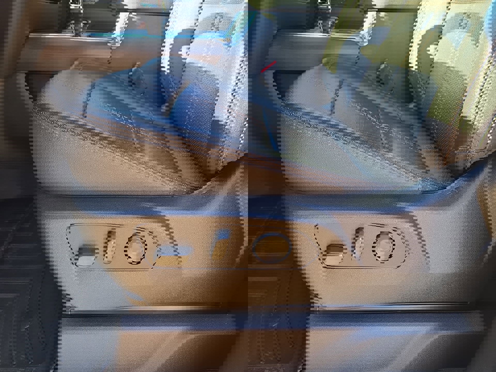 Used 2025 Chevrolet Silverado 1500 High Country w/ Technology Package image 17