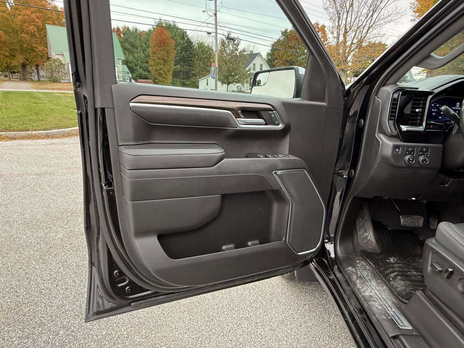 Used 2022 Chevrolet Silverado 1500 LT image 10