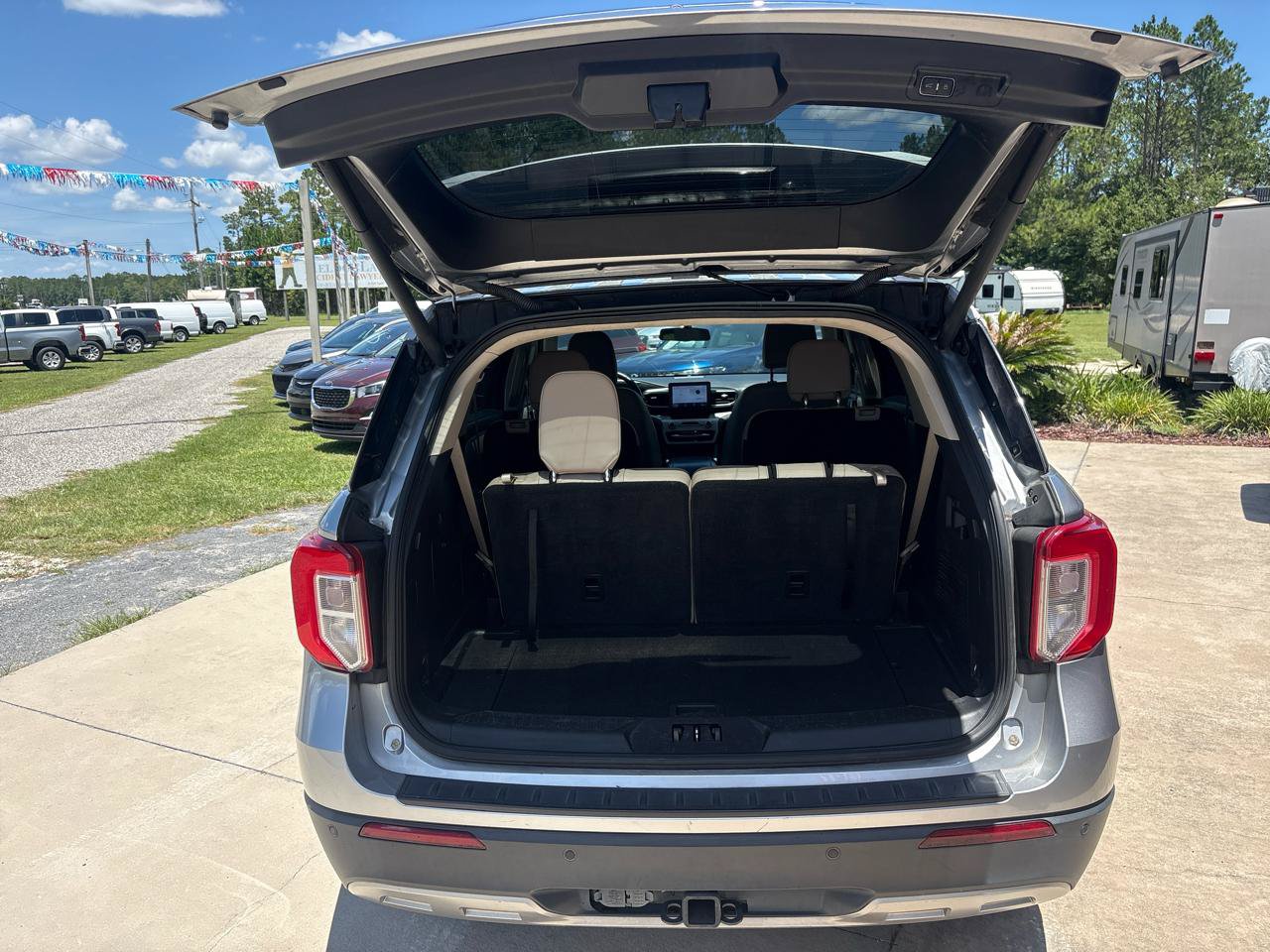 Used 2023 Ford Explorer XLT AWD/4WD image 19