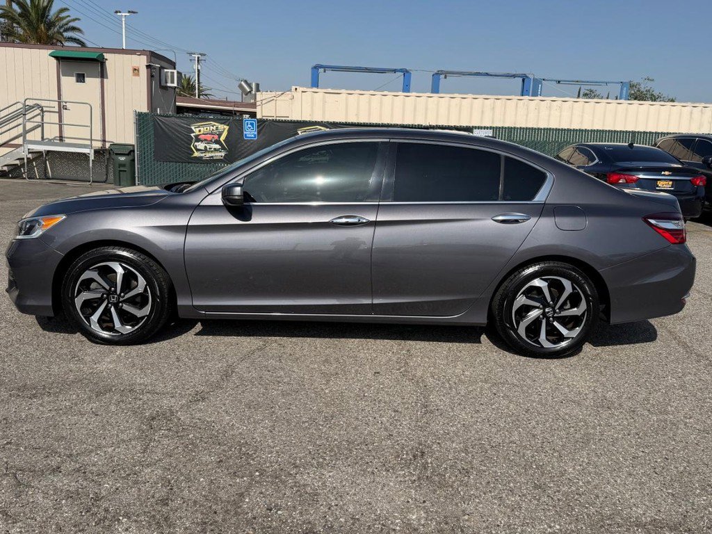 Used 2017 Honda Accord EX image 10