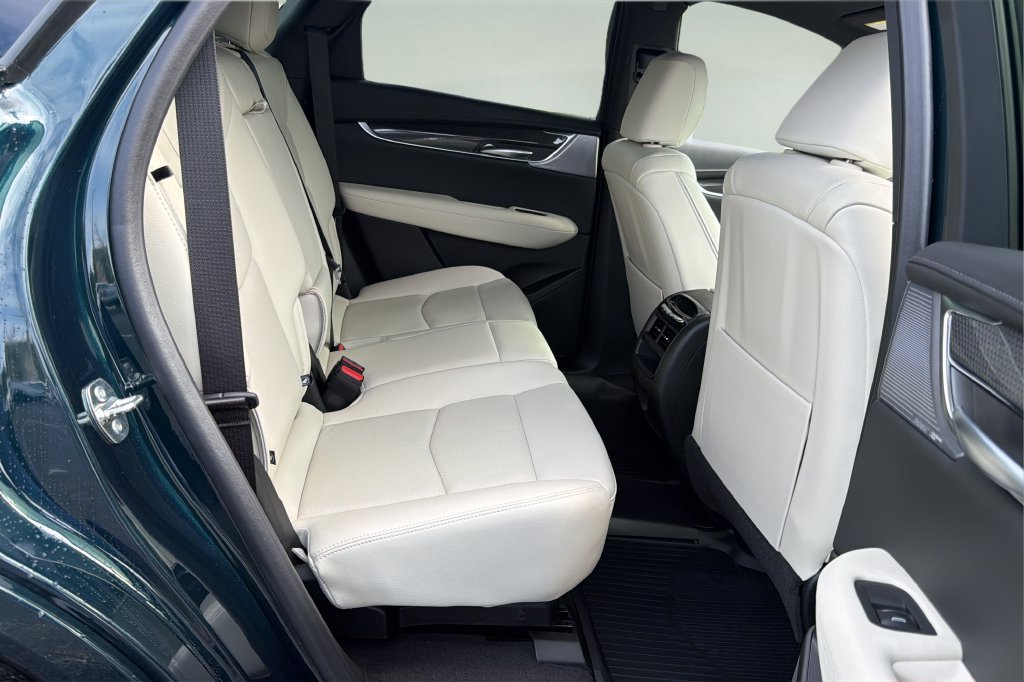 New 2026 Cadillac XT5 Sportv w/ LPO, Onyx Lite Package AWD/4WD image 17