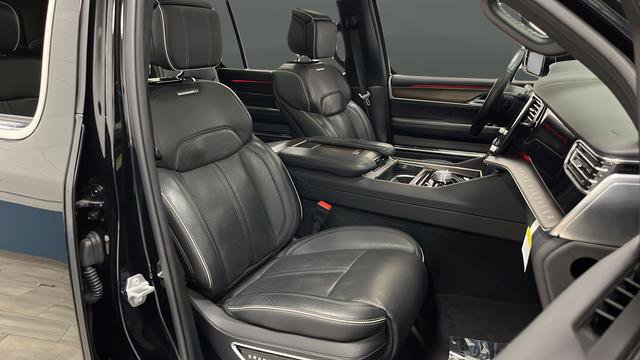 Used 2023 Jeep Grand Wagoneer Series II image 23