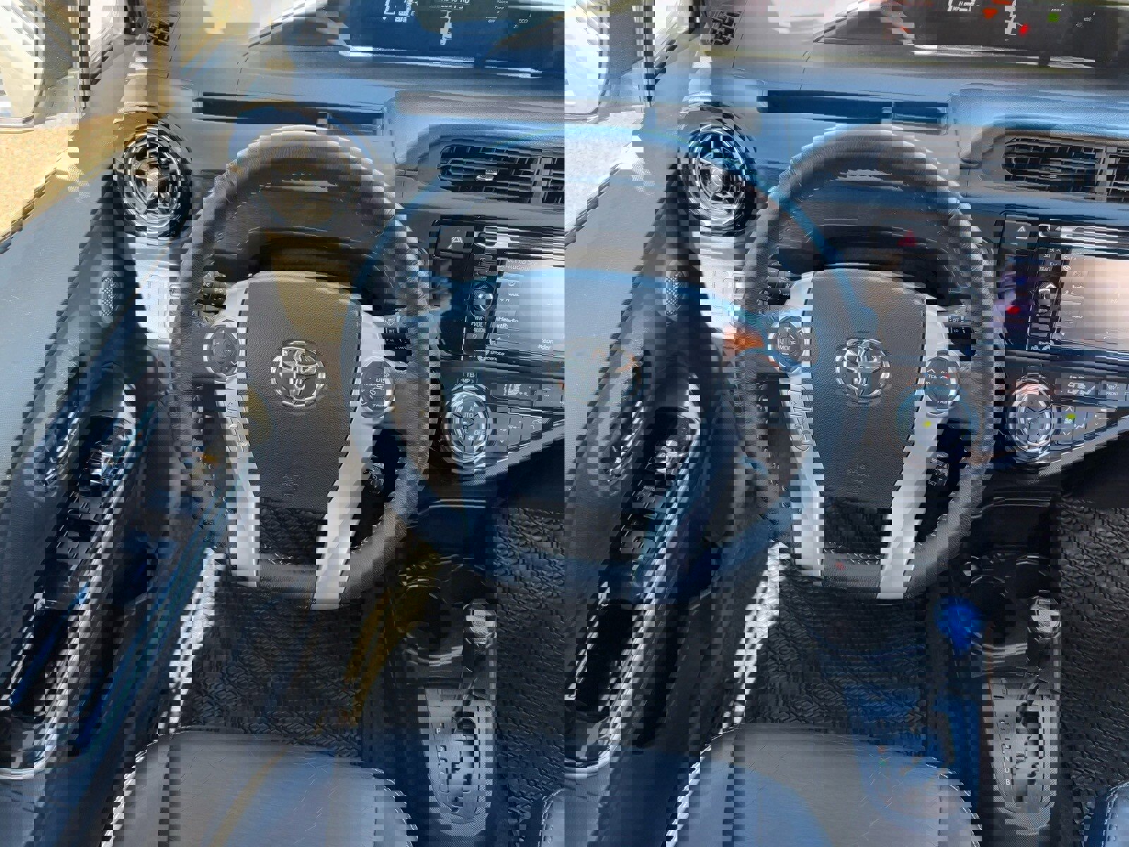 Used 2015 Toyota Prius C image 13